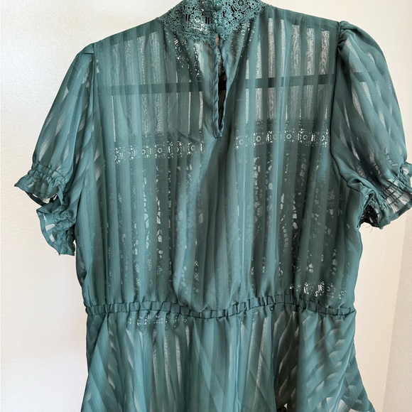 Elegant Lace emerald green women’s blouse - Picture 2 of 5